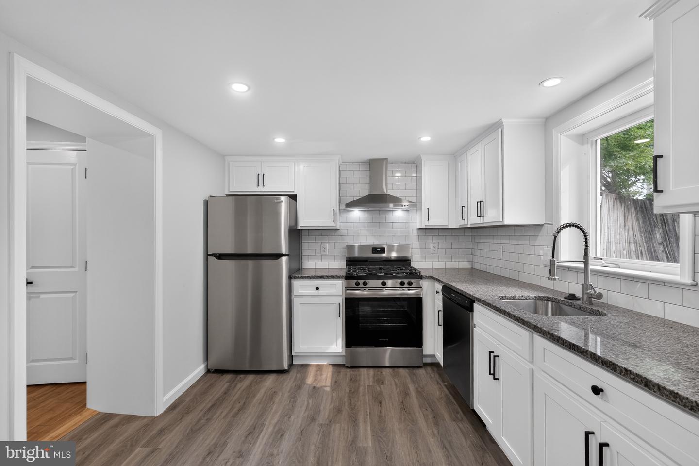 4469 Silverwood St Property Photo 10