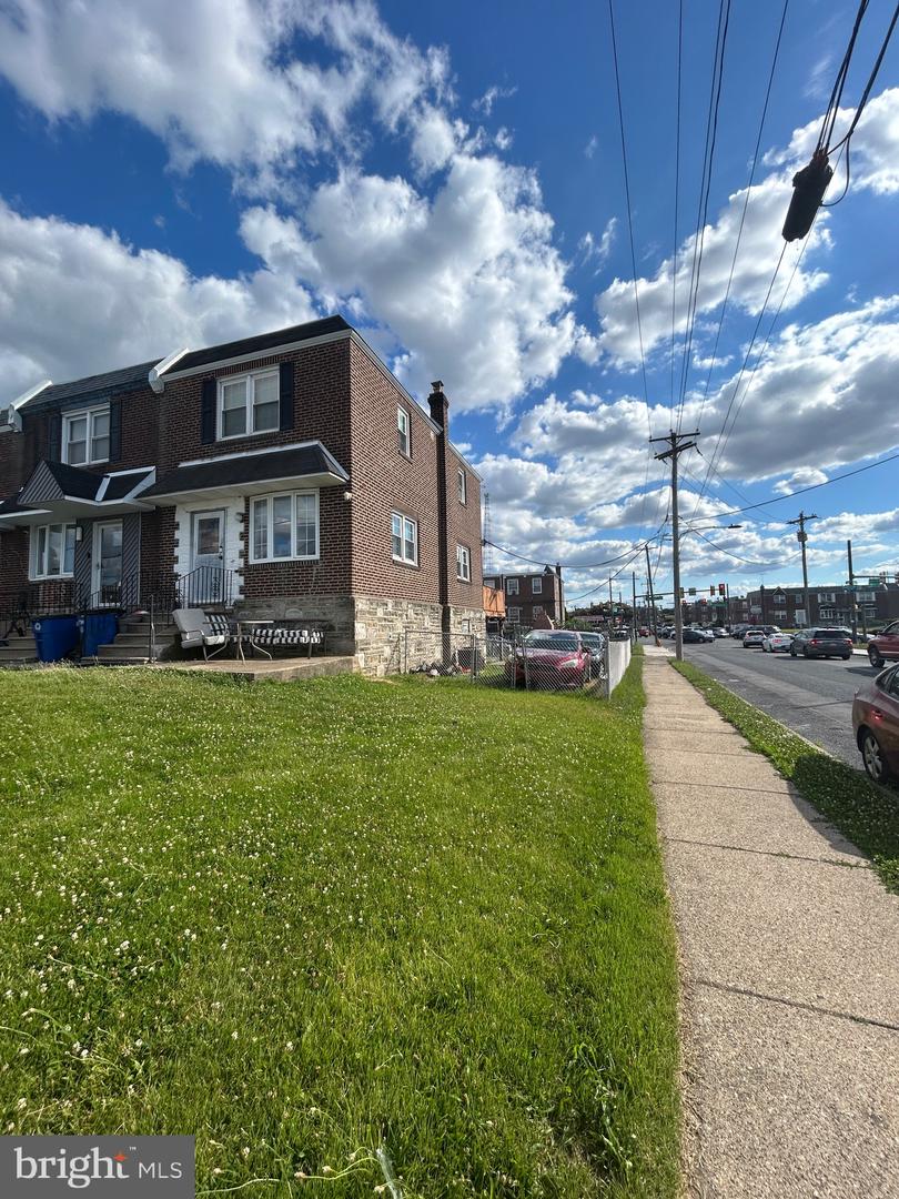 2800 Gilham St Property Photo 1