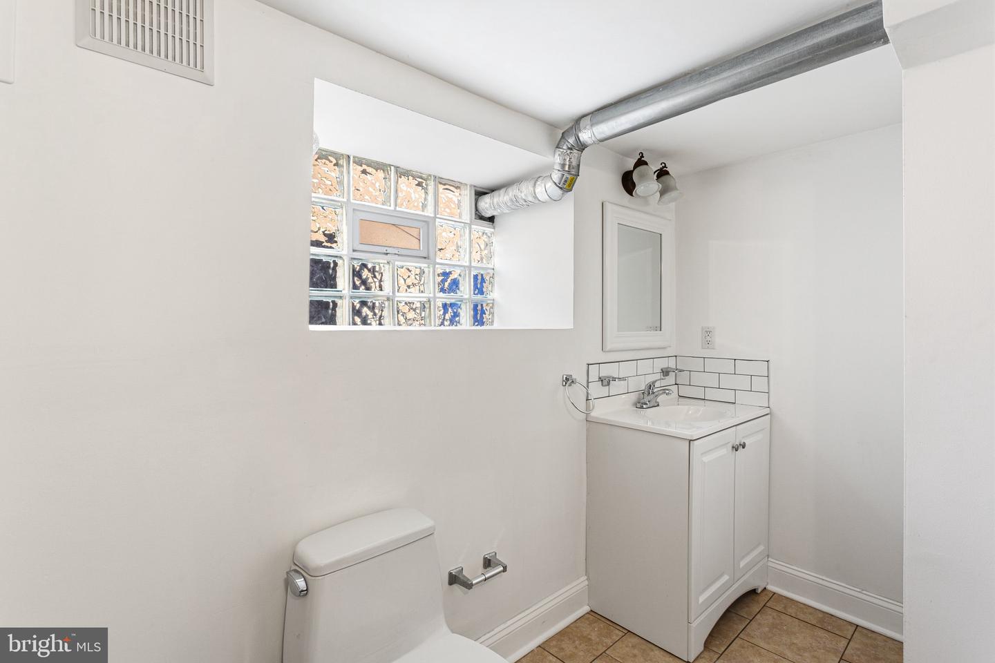 2965 Livingston St Property Photo 14
