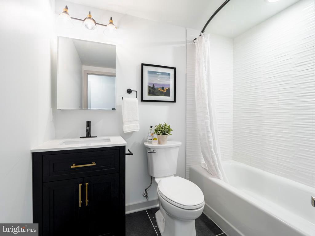 8327 Ridge Ave #401 Property Photo 4