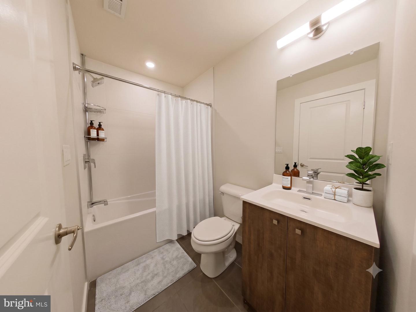 4217 Chestnut St #206 Property Photo 4