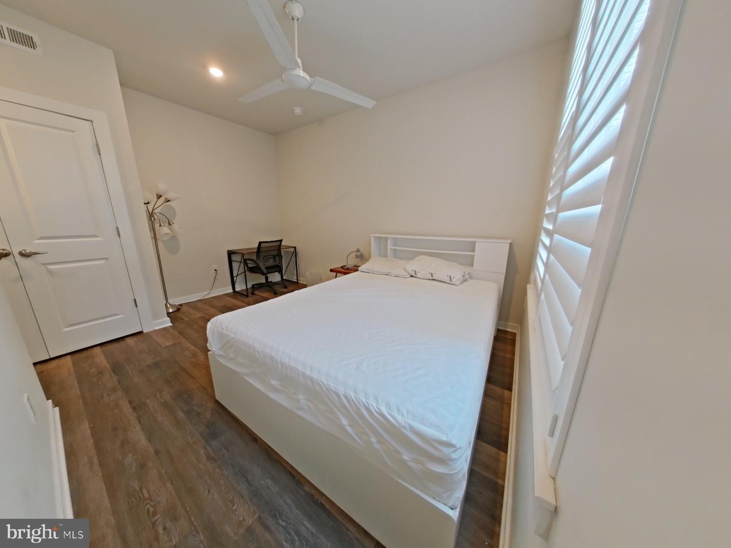 4217 Chestnut St #206 Property Photo 10