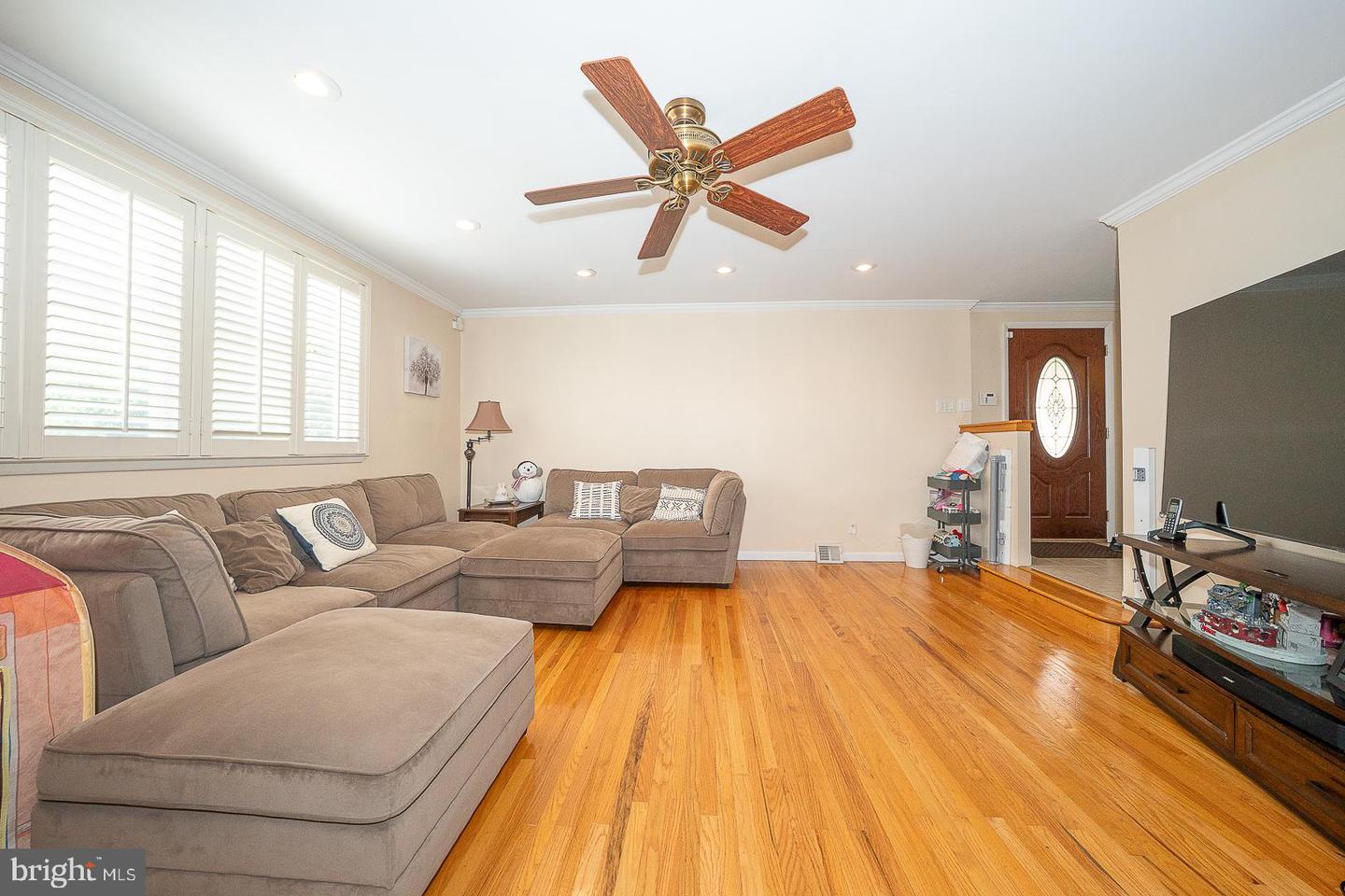 8910 Sylvia Ln Property Photo 7