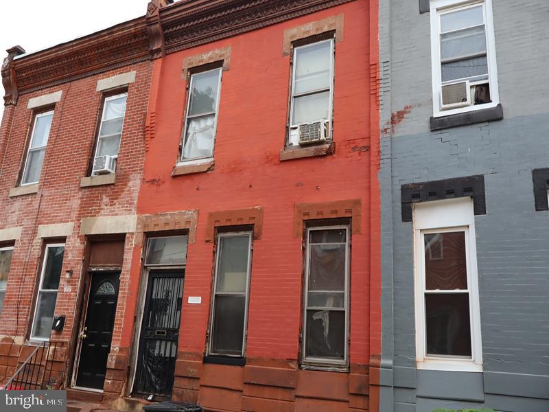 2029 N STILLMAN ST Property Photo 1