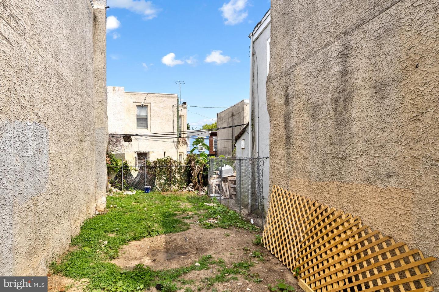 3233 Rorer St Property Photo 4