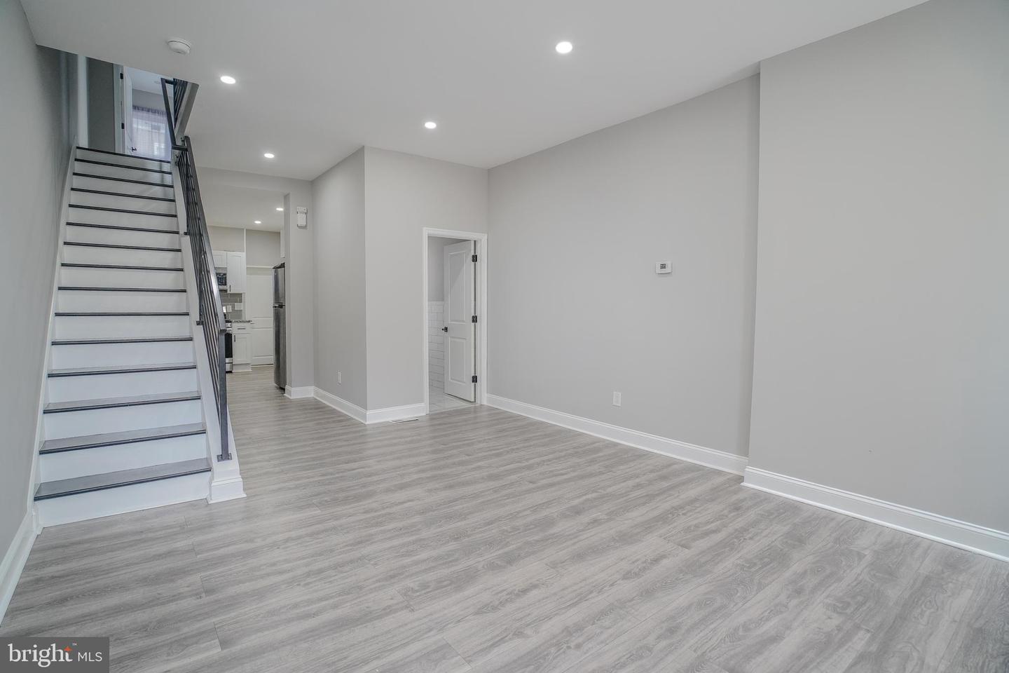 1535 W Seltzer St Property Photo 6