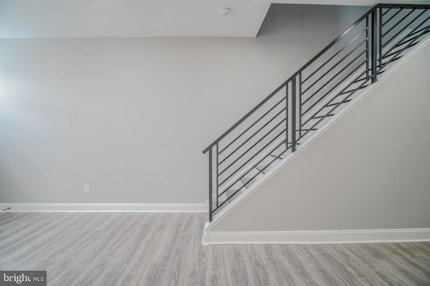 1535 W Seltzer St Property Photo 8