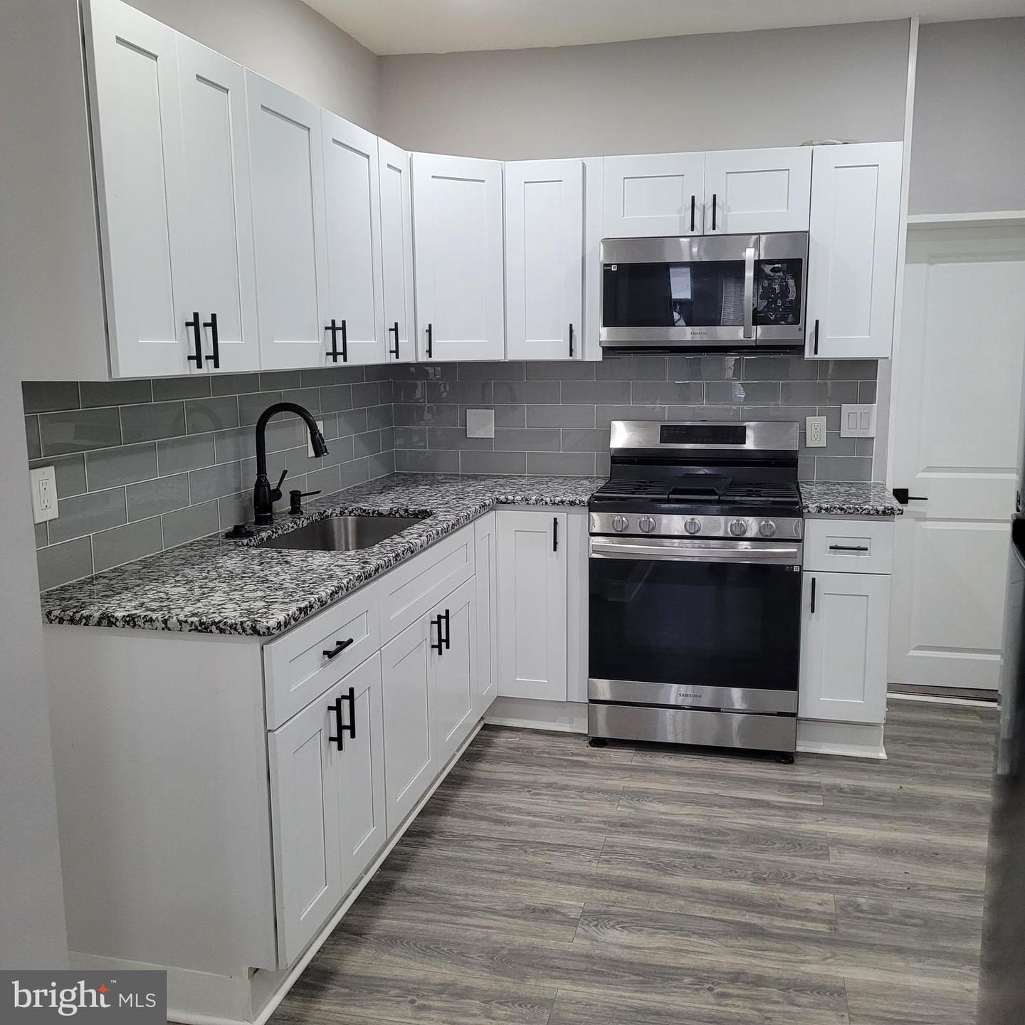 1535 W Seltzer St Property Photo 12