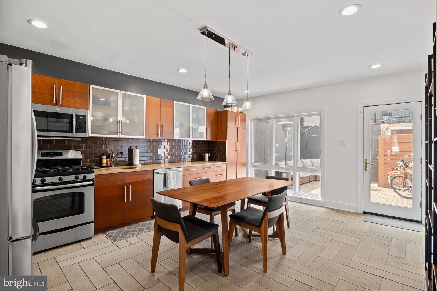 1428 Pemberton St Property Photo 3