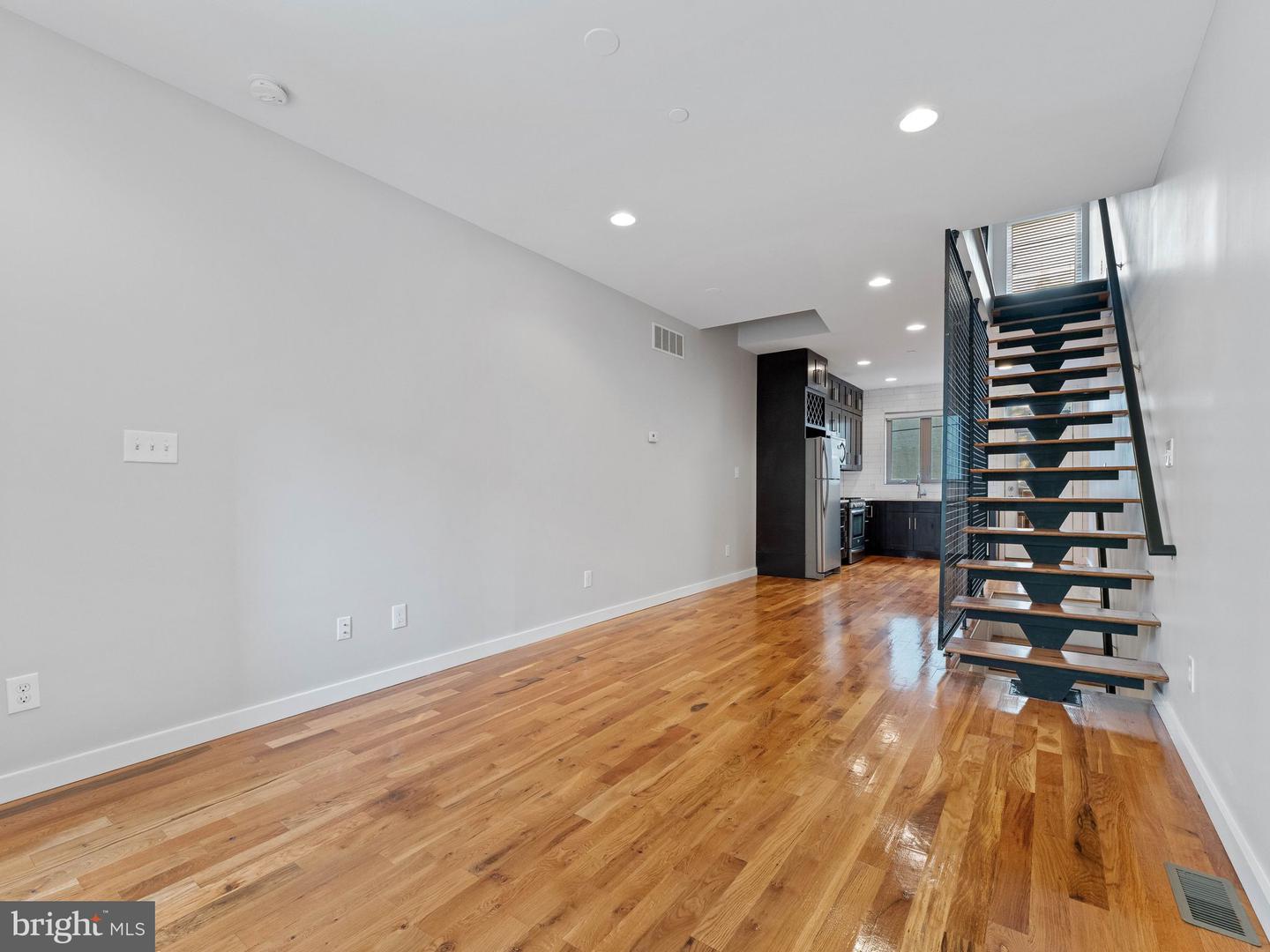 2225 Coral St Property Photo 6