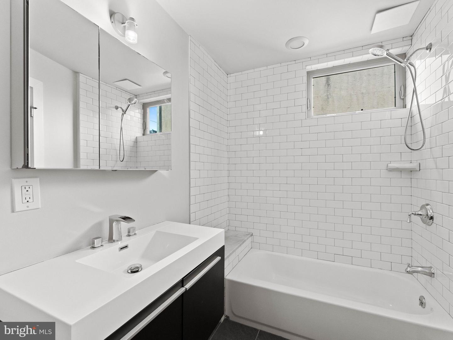 2225 Coral St Property Photo 23