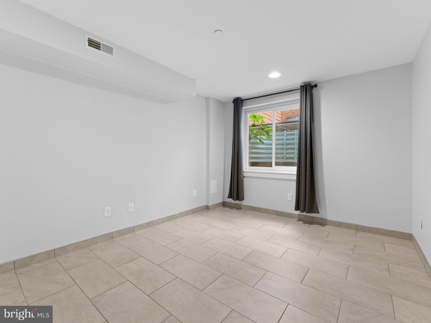 2225 Coral St Property Photo 28