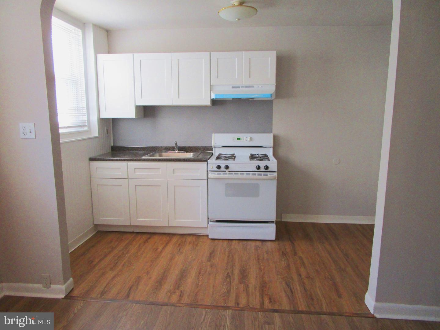 1461 Lardner St Property Photo 4