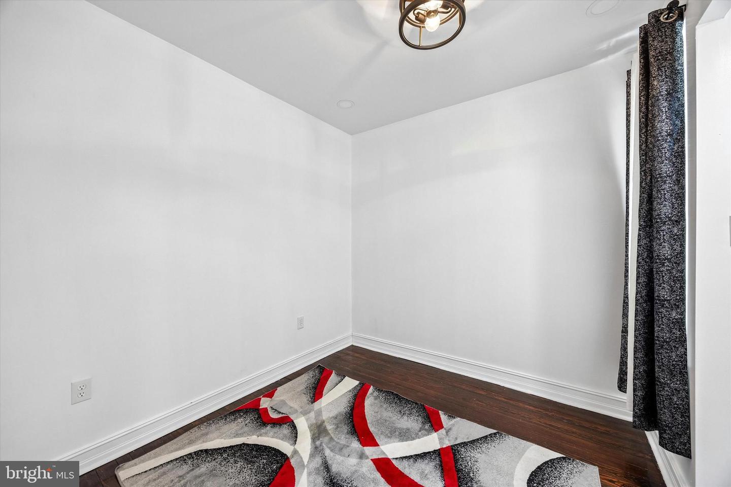 2308 Nicholas St Property Photo 11