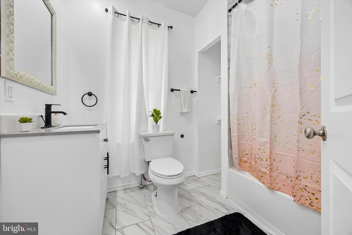 2308 Nicholas St Property Photo 13