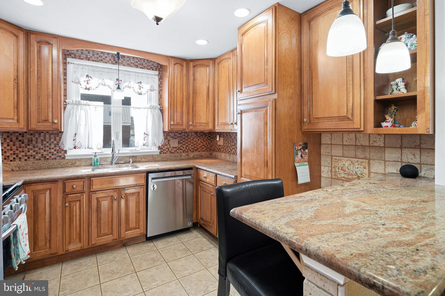 3136 Draper St Property Photo 6