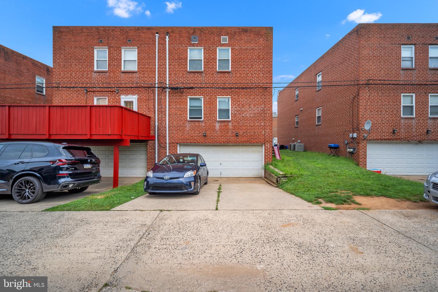 8919 Alton St Property Photo 3