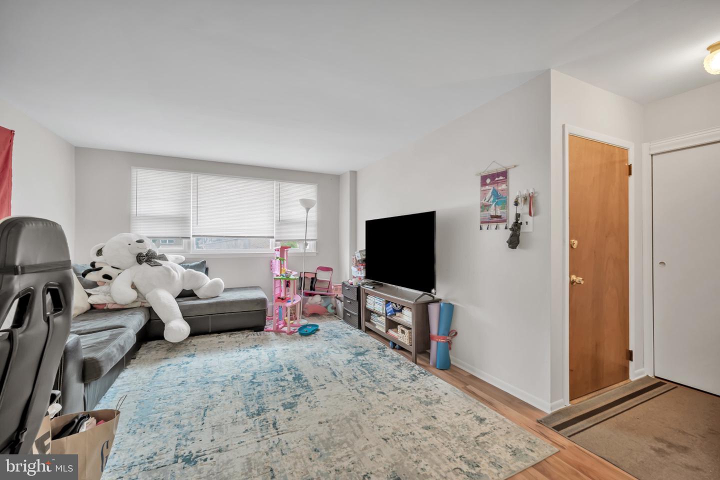 8919 Alton St Property Photo 6