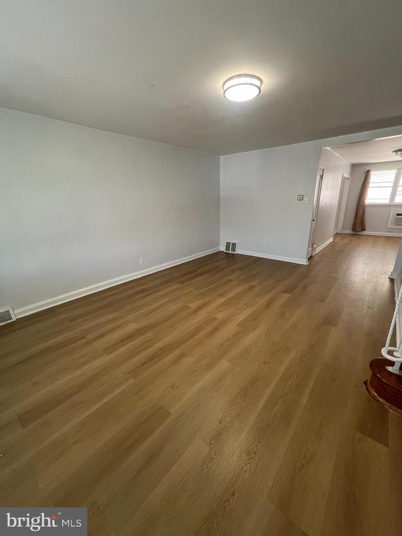 2814 Rawle St Property Photo 3