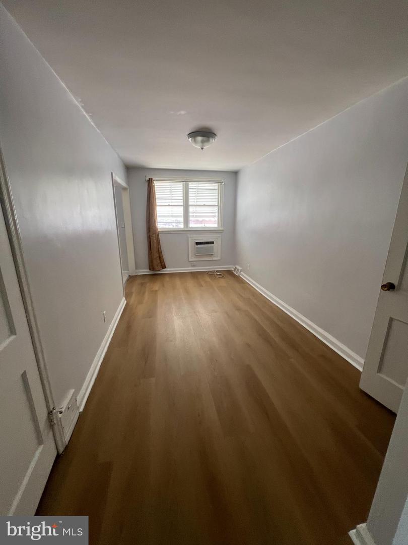 2814 Rawle St Property Photo 4