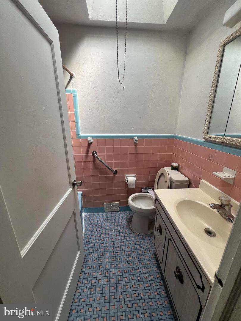 2814 Rawle St Property Photo 8