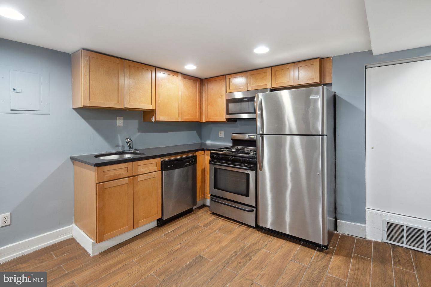2351 Christian St #b Property Photo 3