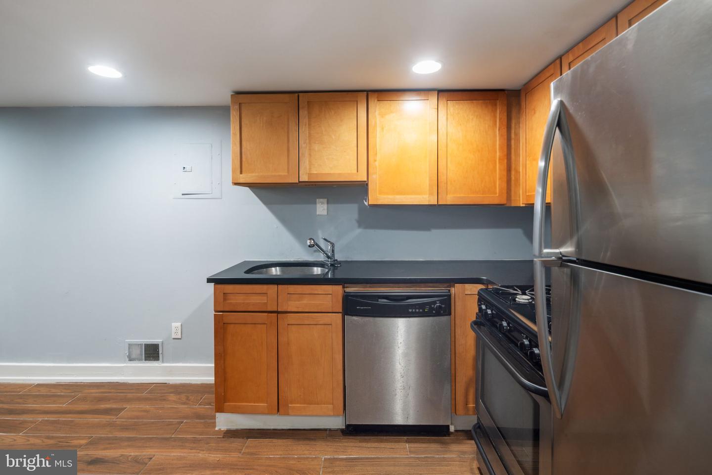 2351 Christian St #b Property Photo 5