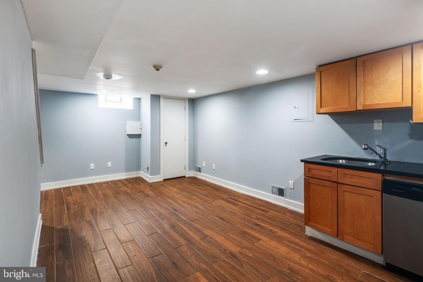2351 Christian St #b Property Photo 6