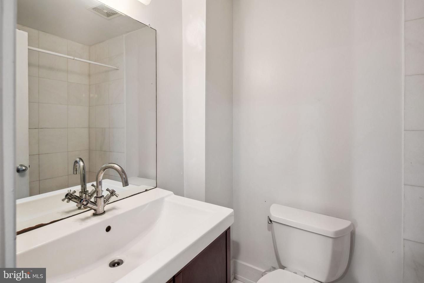 2351 Christian St #b Property Photo 8