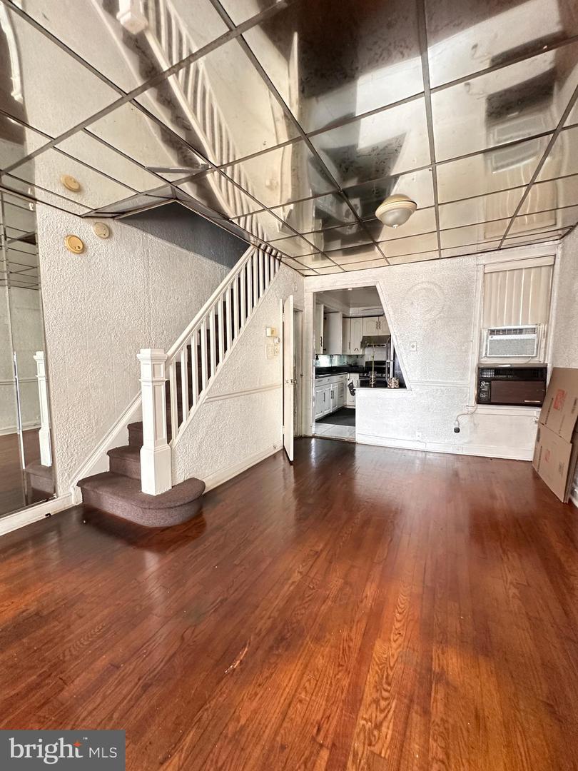 2209 Pierce St Property Photo 5