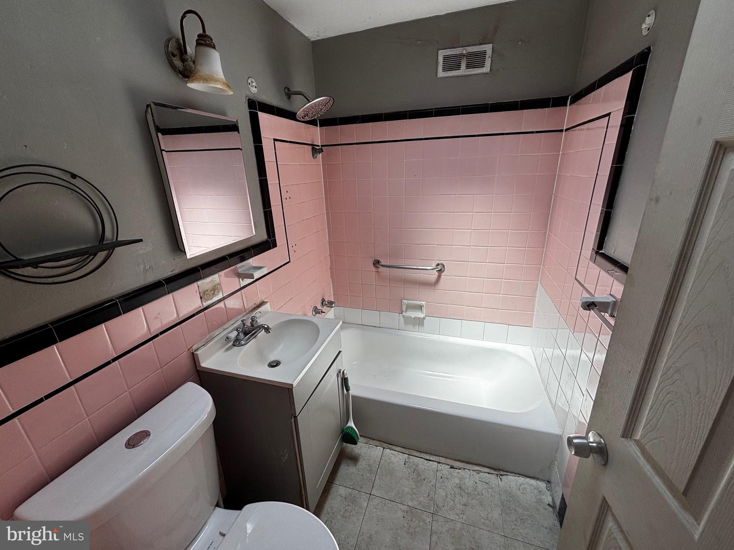 5942 B St Property Photo 9