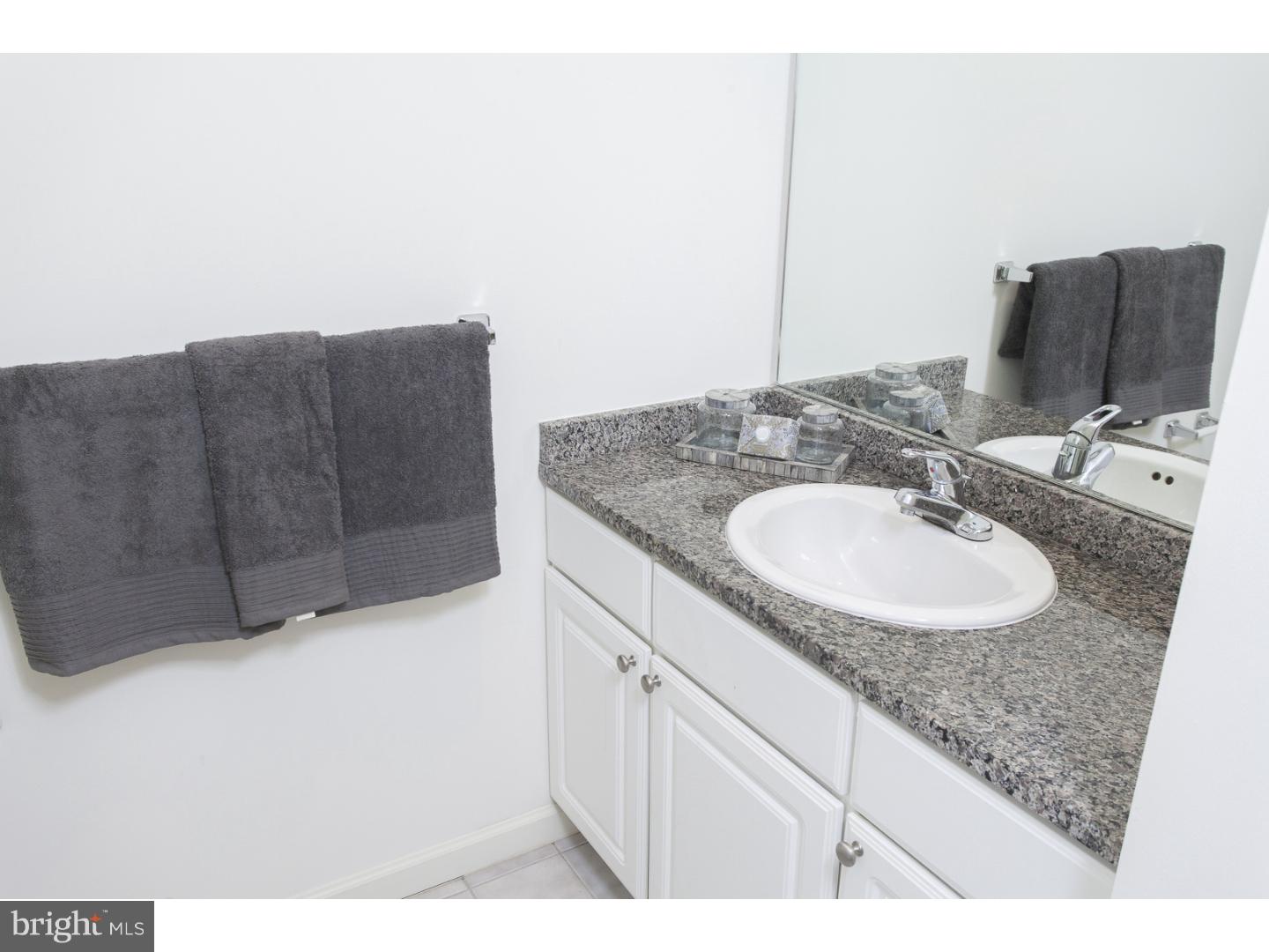 811-1 Filbert St #209 Property Photo 18
