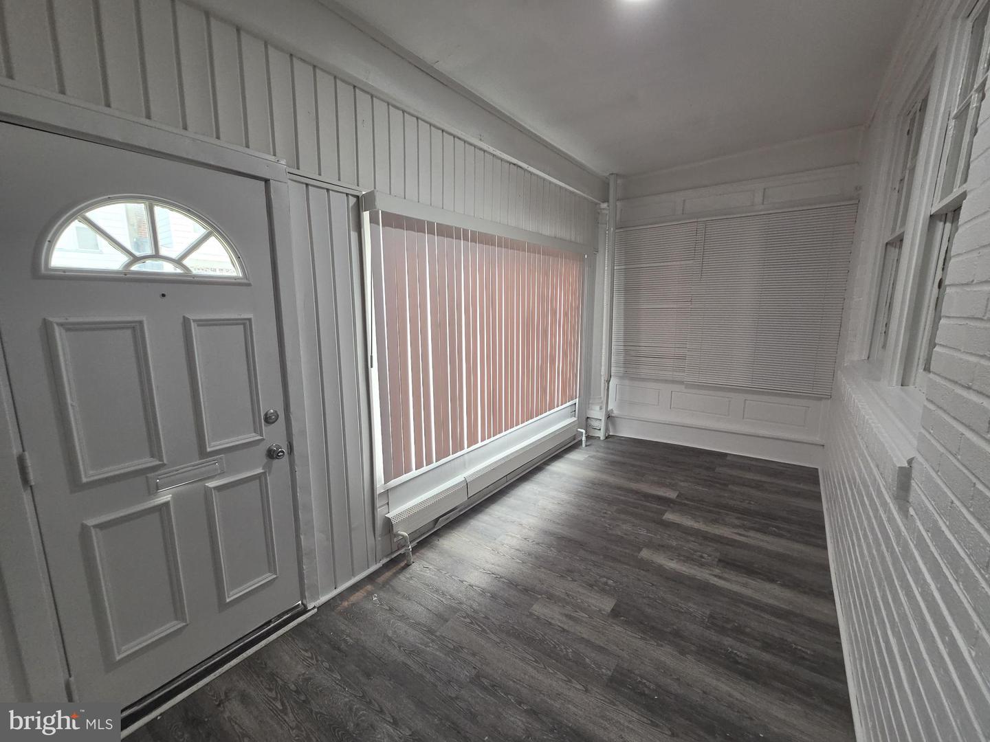 302 W Louden St Property Photo 2