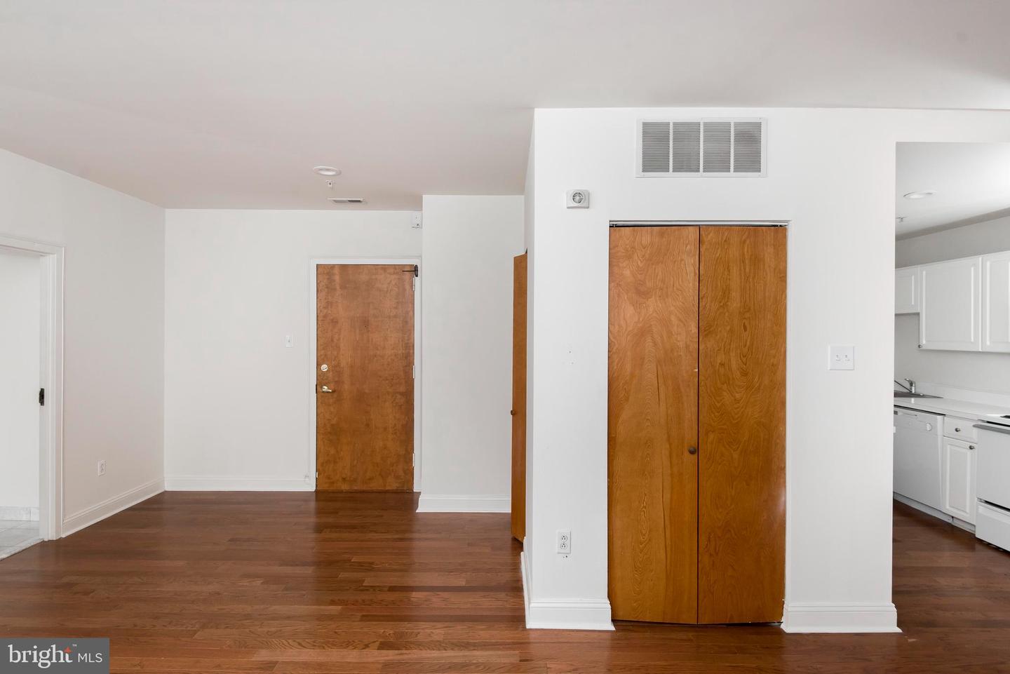 220-1 S 16th St #601 Property Photo 5