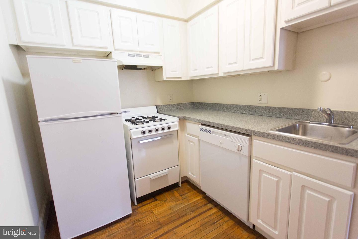 723 Spruce St #2f Property Photo 5
