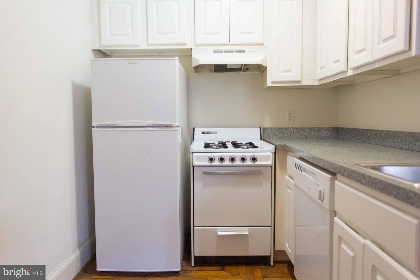 723 Spruce St #2f Property Photo 7
