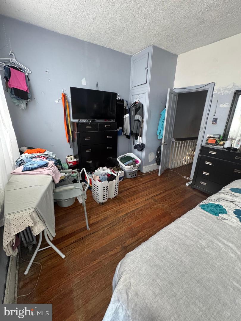 2221 Tasker St Property Photo 4