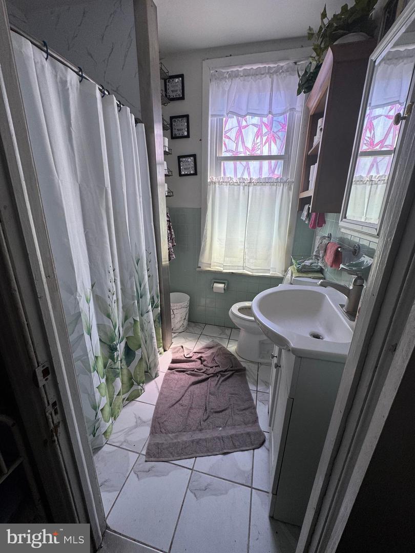 2221 Tasker St Property Photo 6