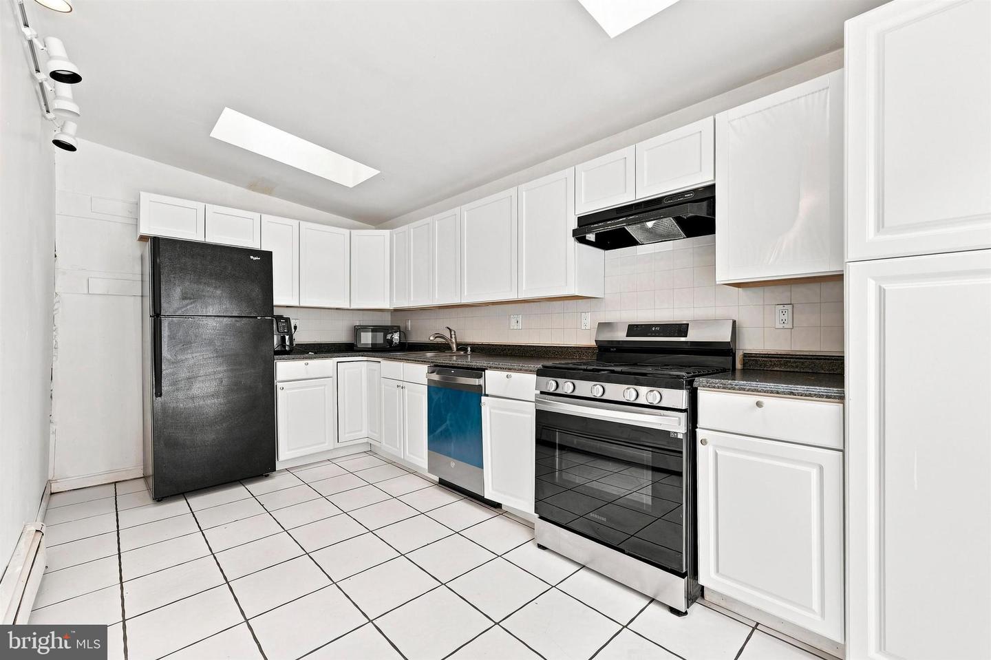 134 Shurs Ln Property Photo 7