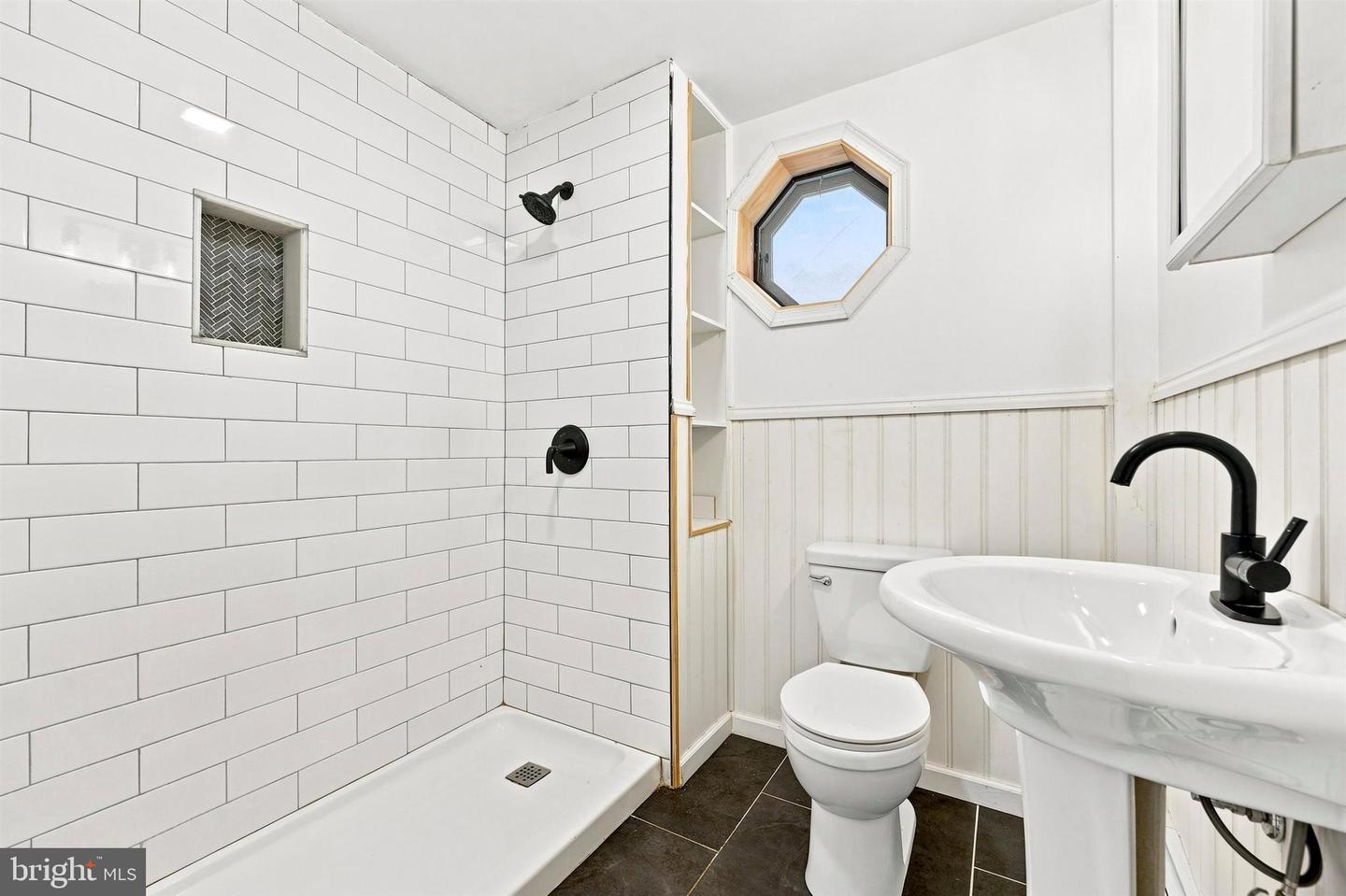 134 Shurs Ln Property Photo 9