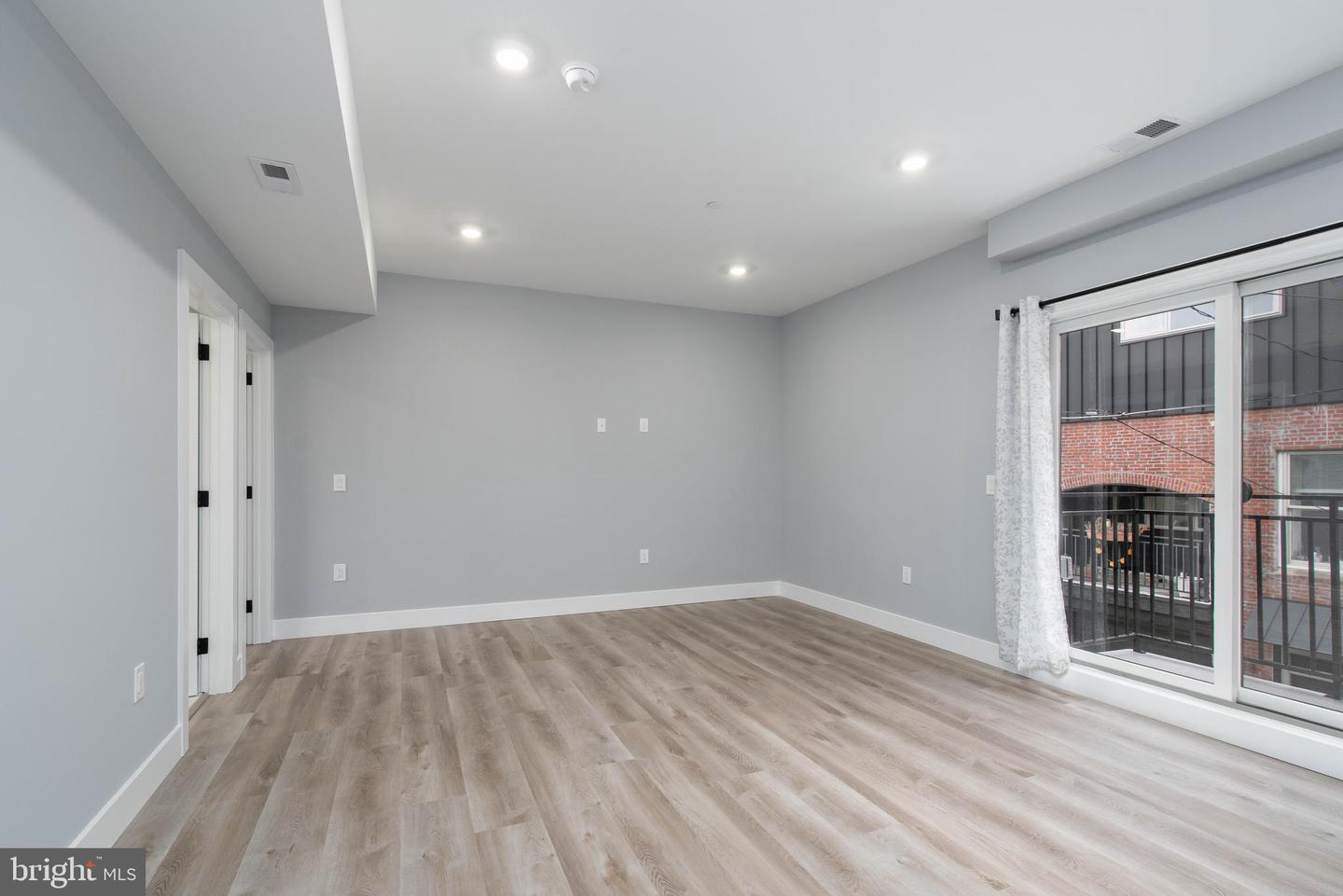 2323 E Cabot St #2 Property Photo 4