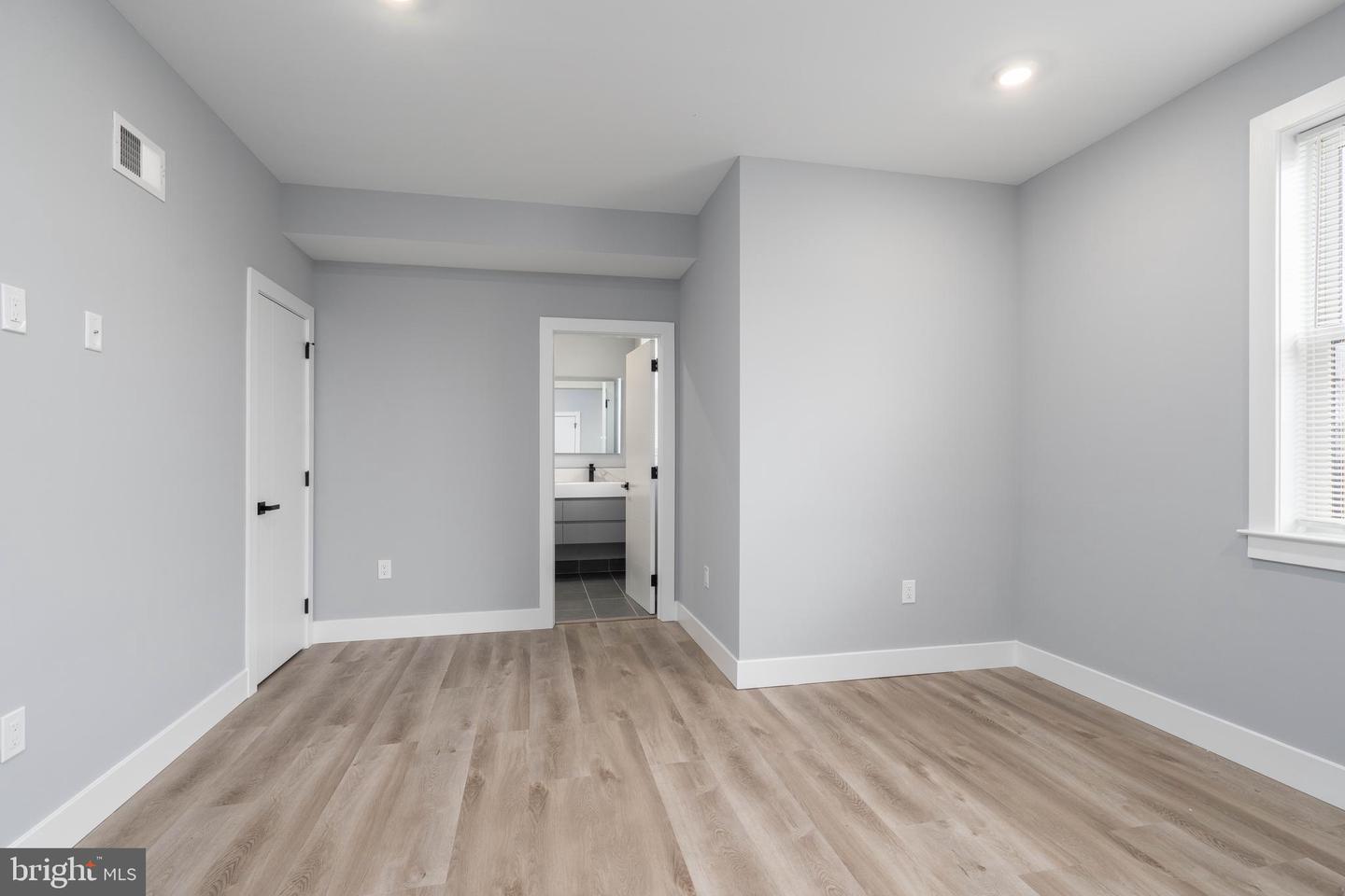 2323 E Cabot St #2 Property Photo 10