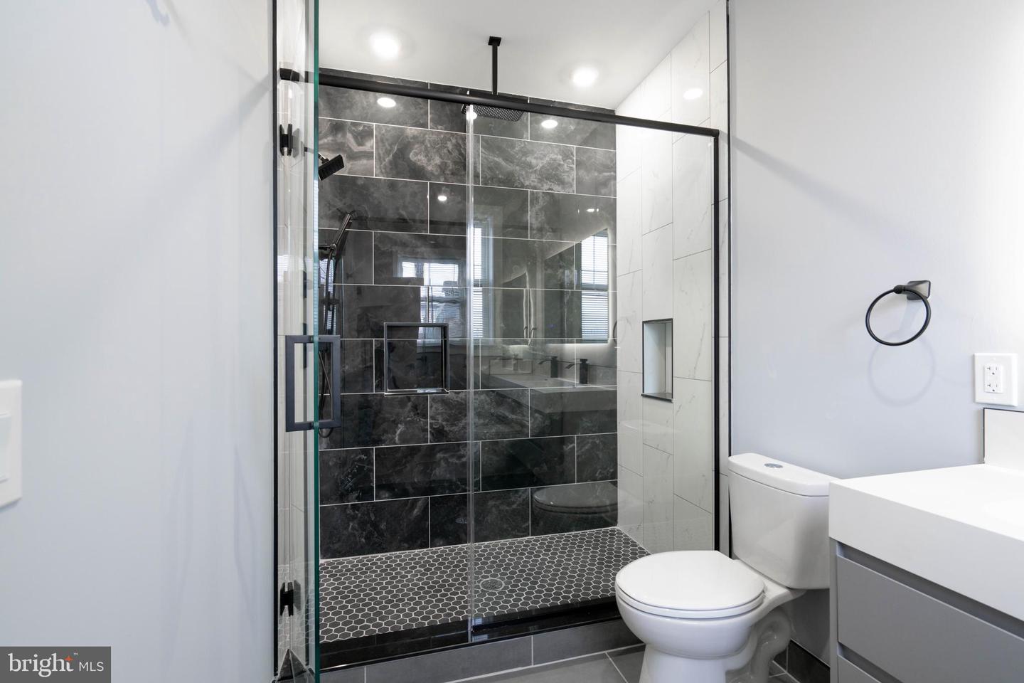 2323 E Cabot St #2 Property Photo 14