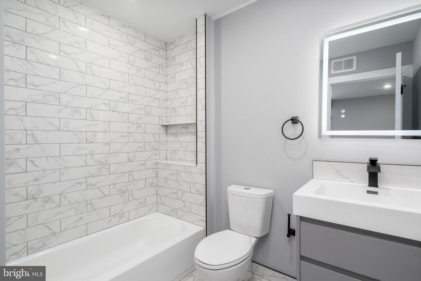 2323 E Cabot St #2 Property Photo 18