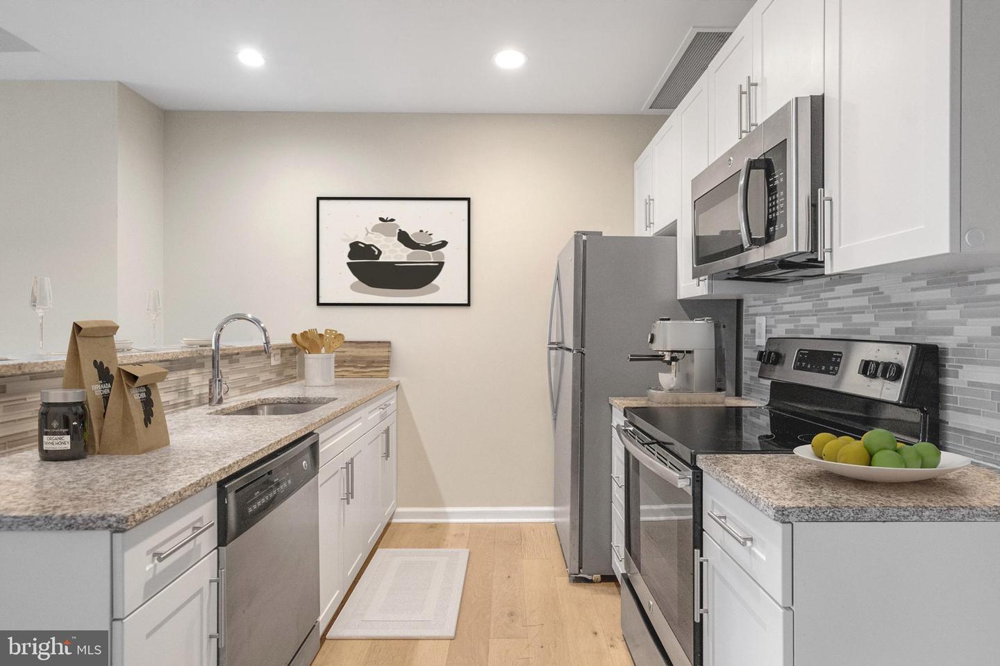 235 N Columbus Blvd #1104 Property Photo 23