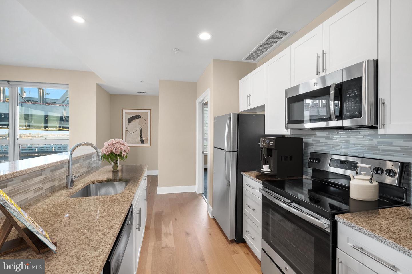 235 N Columbus Blvd #1605 Property Photo 3