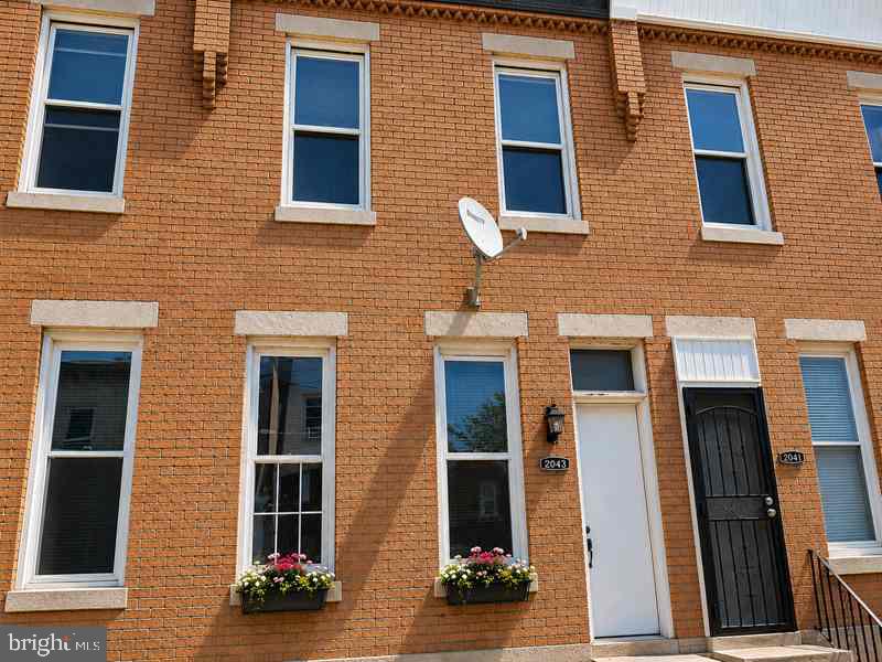 2043 GRANITE ST Property Photo 1