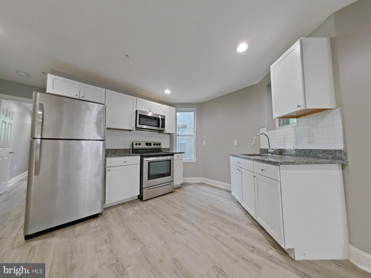 6147 Vine St Property Photo 4