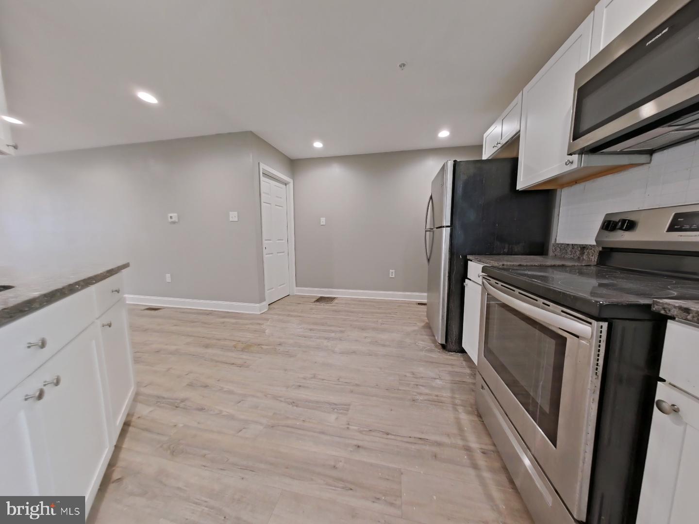 6147 Vine St Property Photo 5
