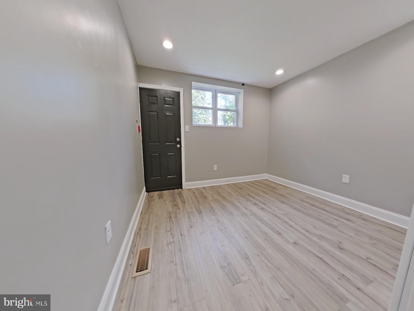 6147 Vine St Property Photo 6